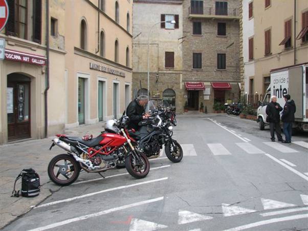 C:\Users\Geri\Documents\Geris Word Dokumente\Motorrad\ToskanaHerbst09\toskana0904.jpg