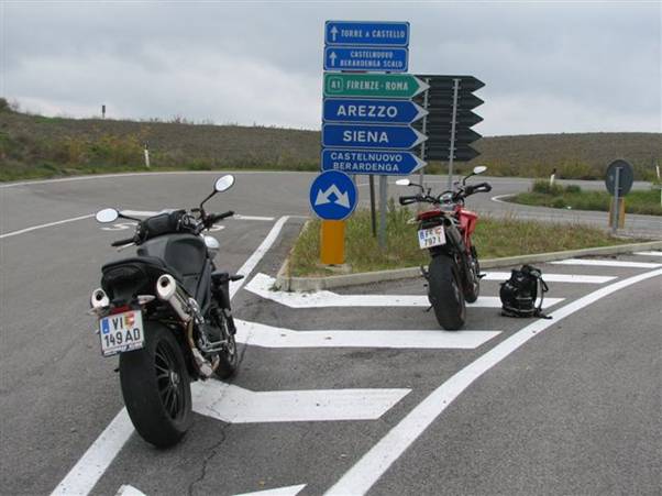 C:\Users\Geri\Documents\Geris Word Dokumente\Motorrad\ToskanaHerbst09\toskana0916.jpg